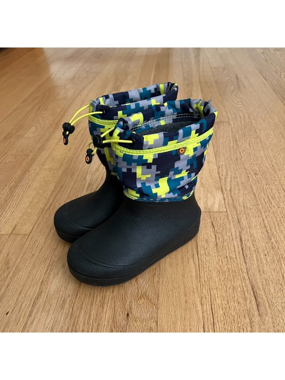 Bogs Kids Snow Shell Waterproof Camo Winter Boots Youth Size 1